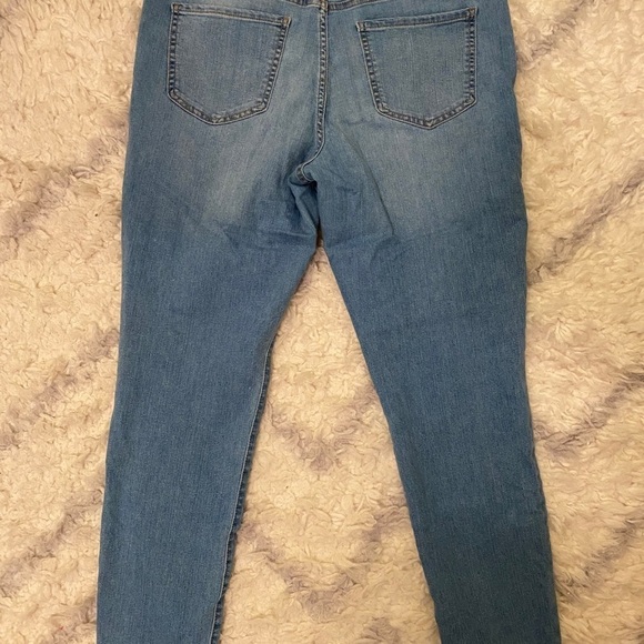 OLD Navy Super Skinny Light Wash - Picture 6 of 8